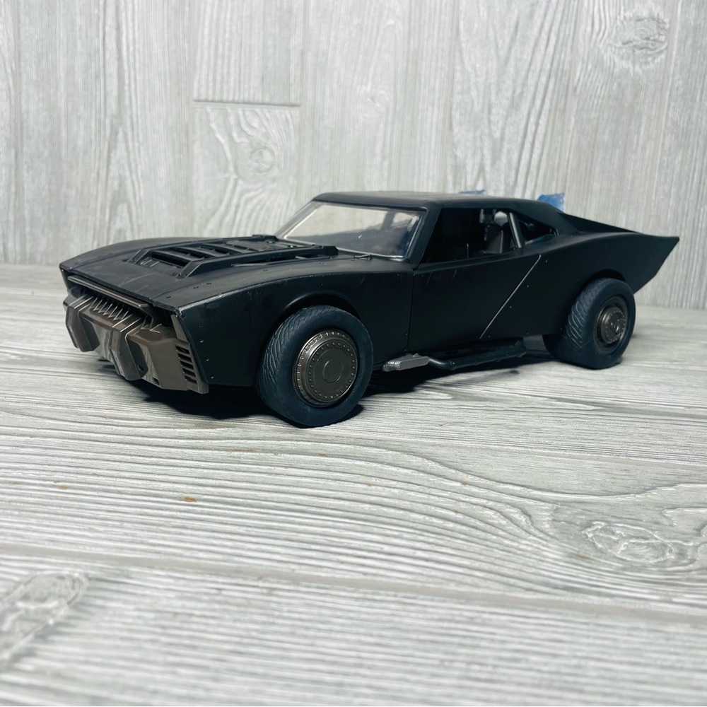 Batmobile No. 67833 Reving Lights and Sounds DC Comics 13" toy car black Batman